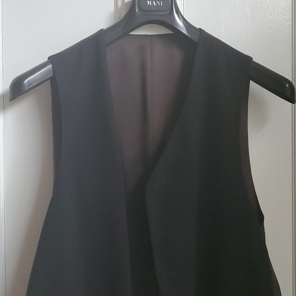 Vest - Picture 3 of 4